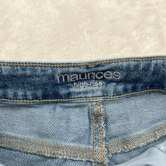 Women's Like New Nicely Distressed Darker High-Rise Skinny Jeans by Maurices - Picture 4 of 5